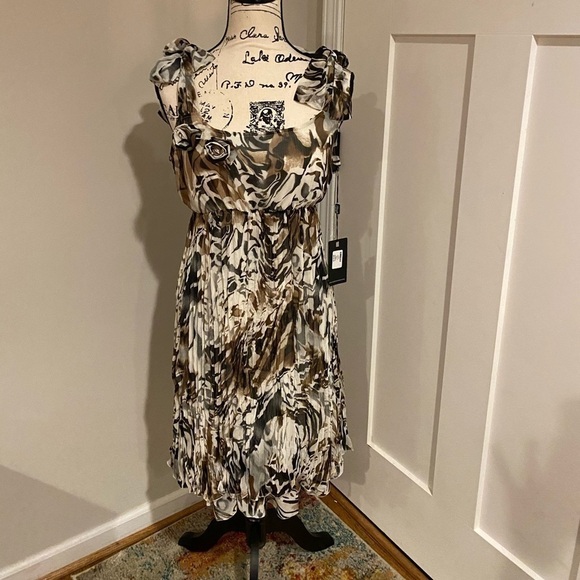 SaoPaulo Dress Size 4 NWT - Picture 1 of 8